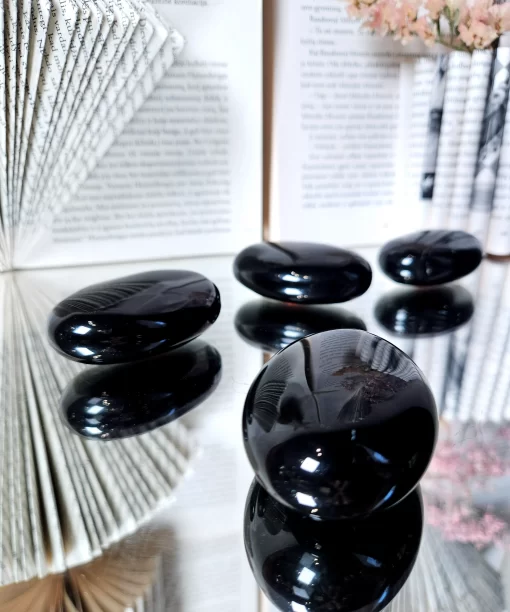 Juodasis obsidianas delninukas 80-90 gr