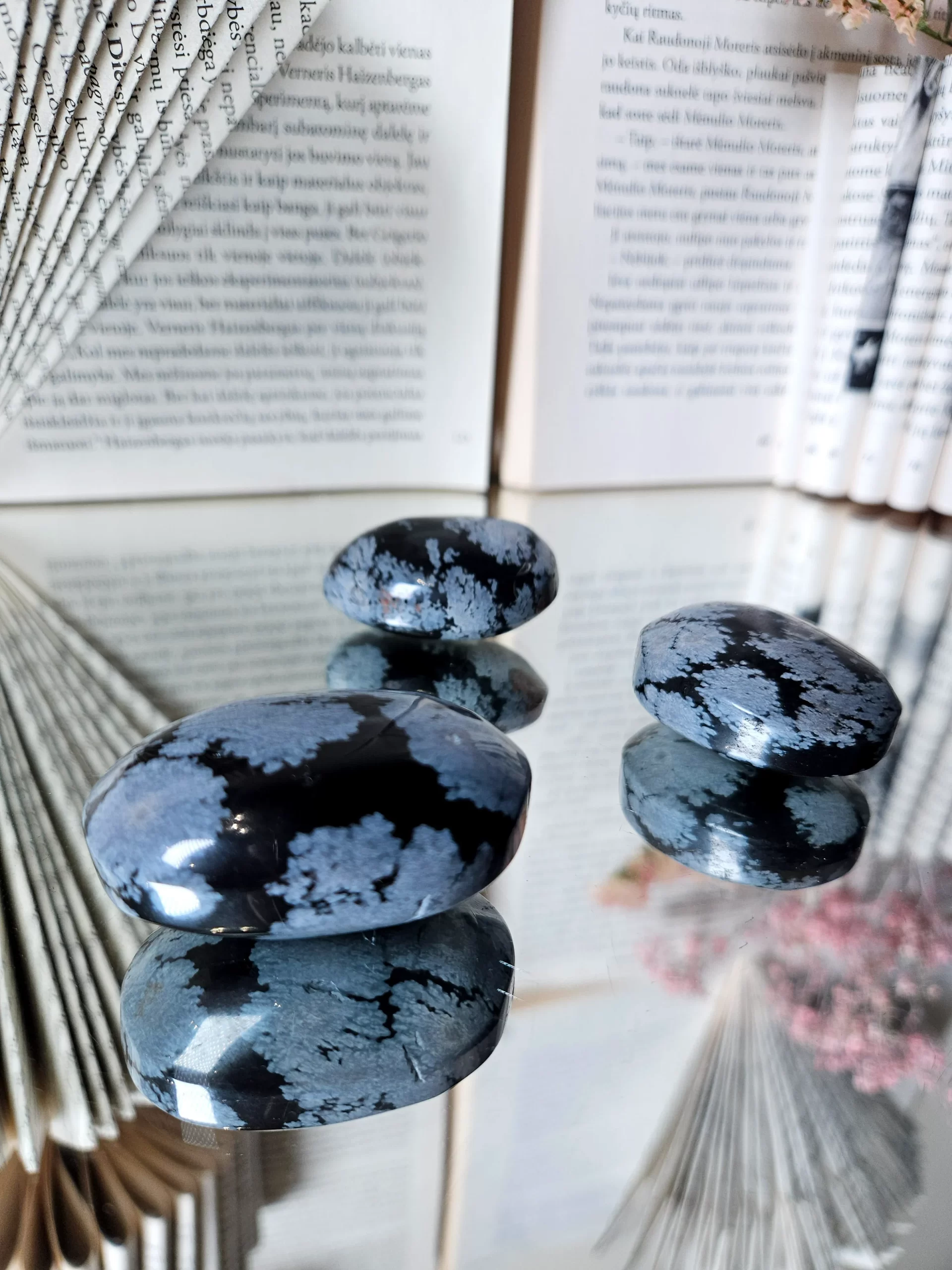 Snieginis obsidianas delninukas 35-59 gr