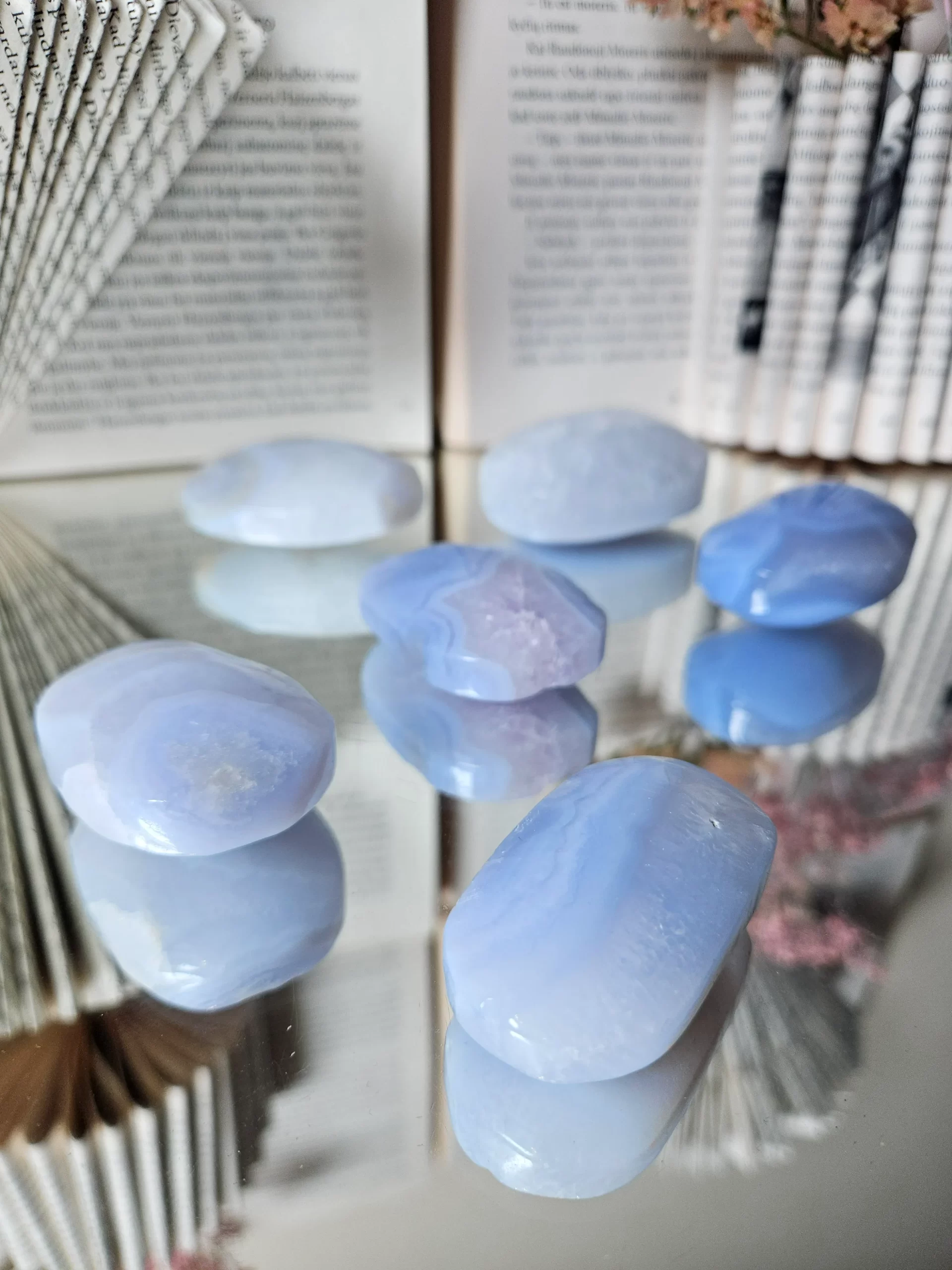 Mėlynasis nėriniuotasis agatas delninukas 90-104 gr