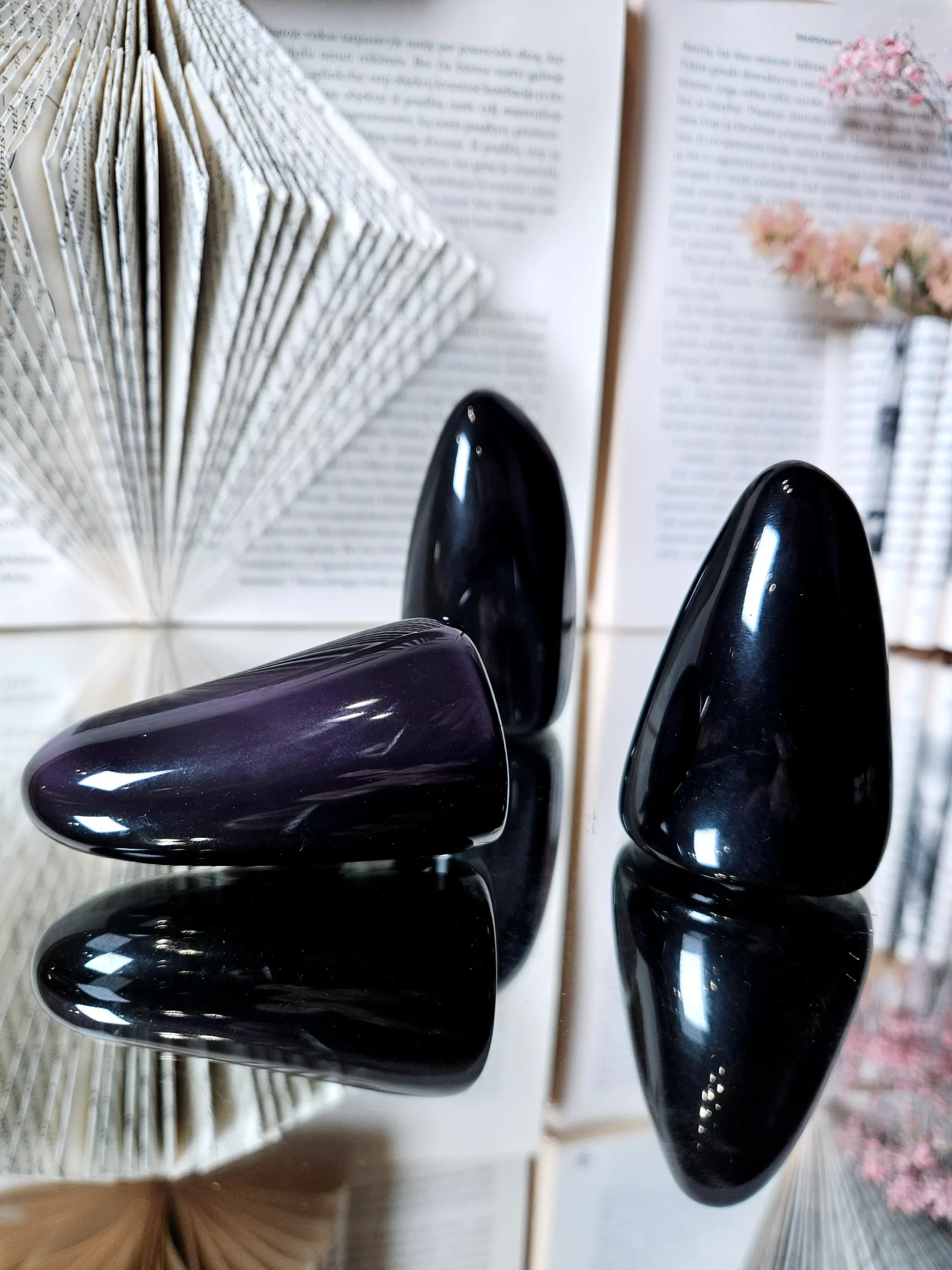 Vaivorykštinis obsidianas kūgis 96-149 gr
