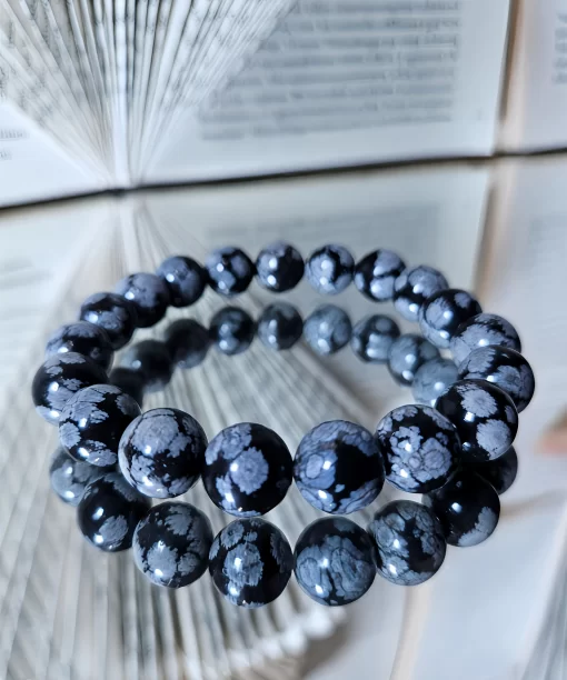 Snieginis obsidianas apyrankė