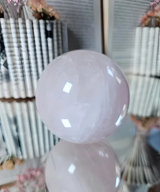 Rožinis kvarcas sfera 618 gr